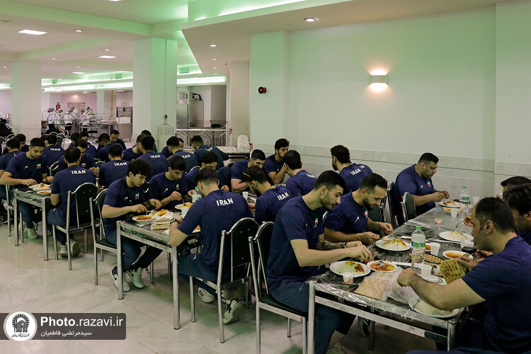 تشرف تیم ملی والیبال به حرم مطهر رضوی