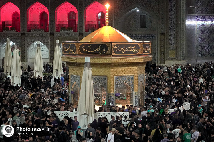 حال و هوای حرم مطهر رضوی در شب شهادت حضرت رسول و امام حسن مجتبی علیهم‌السلام
