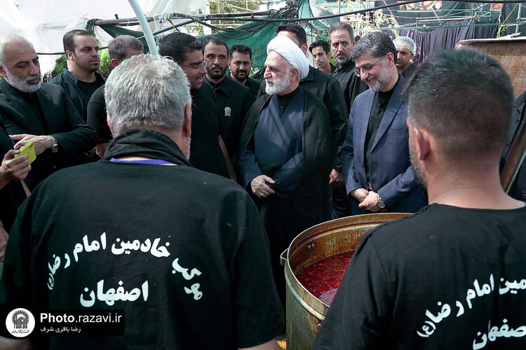 حضور رئیس قوه قضائیه در مواکب اطراف حرم مطهر رضوی