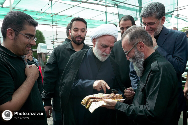 حضور رئیس قوه قضائیه در مواکب اطراف حرم مطهر رضوی