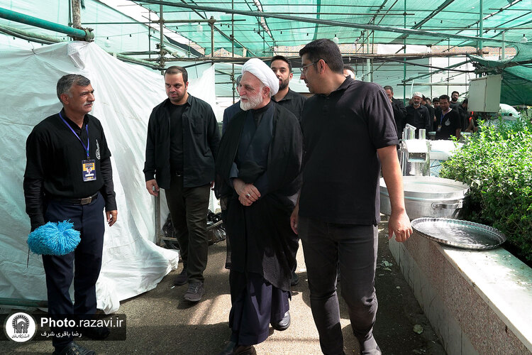 حضور رئیس قوه قضائیه در مواکب اطراف حرم مطهر رضوی