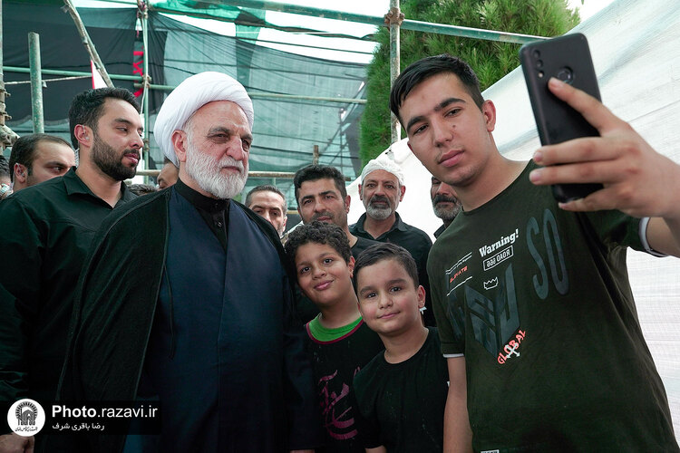 حضور رئیس قوه قضائیه در مواکب اطراف حرم مطهر رضوی