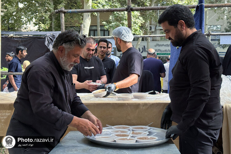 توزیع ۸۸۸۸ وعده شله مشهدی ‌در ظهر روز شهادت امام رضا علیه‌السلام