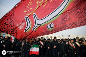  تشییع پیکر شهید عیسی علیپور در حرم مطهر رضوی 