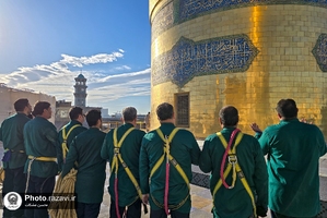  کتیبه آرایی حرم مطهر رضوی در ایام ولادت امیرالمومنین علیه‌السلام 
