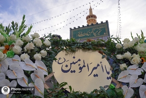  گل آرایی حرم مطهر رضوی در شب میلاد امیرالمومنین علیه‌السلام 