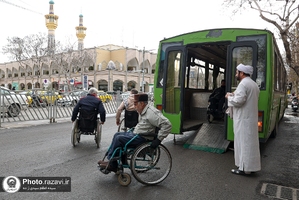 خدمت جانبازان در حرم مطهر رضوی