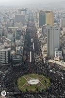 نمای هوایی حضور پرشکوه مردم مشهد در راهپیمایی ۲۲ بهمن 