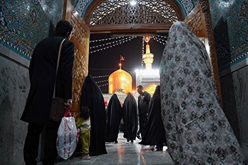 شبِ وفات حضرت فاطمہ معصومہ(س) کے موقع پر حرم امام رضا(ع) سوگوار