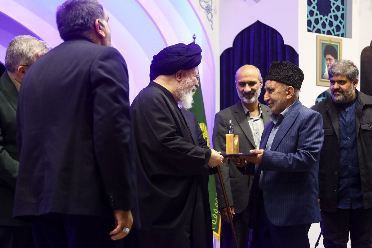 حرم امام رضا(ع) میں بزرگ خادمین اہلببیت(ع) کے لئے کانفرنس کا انعقاد