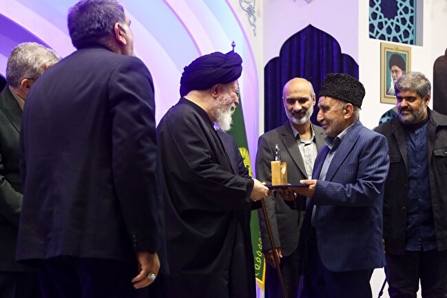 حرم امام رضا(ع) میں بزرگ خادمین اہلببیت(ع) کے لئے کانفرنس کا انعقاد