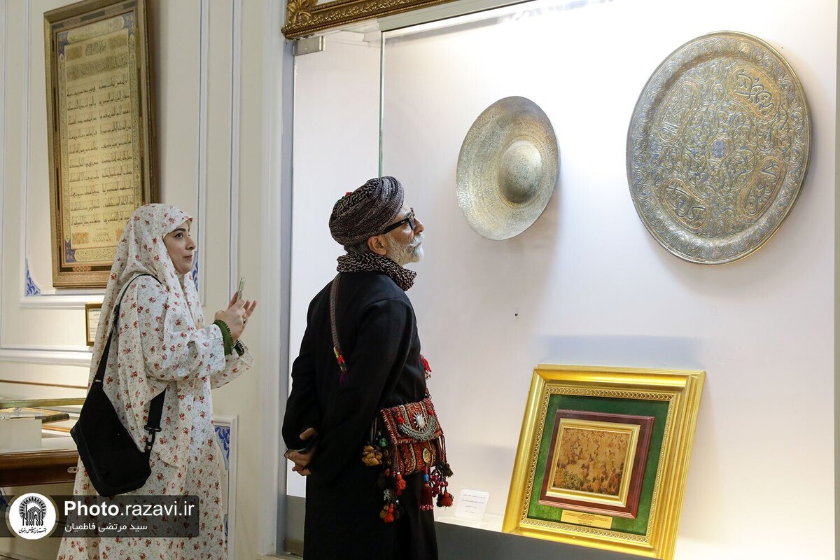 پاکستان کے چند ایک مشہور آرٹسٹوں کی حرم امام رضا(ع) میں حاضری