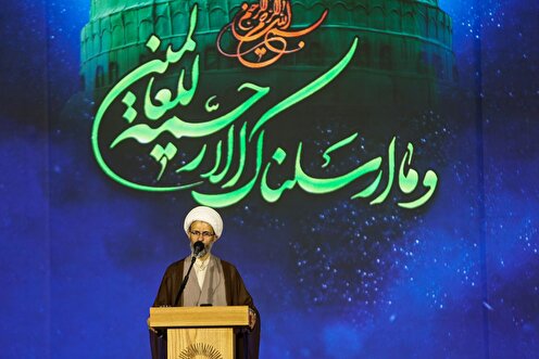 چاند گرہن لگنے کے موقع پر حرم امام رضا(ع) میں نماز آیات با جماعت منعقد کی گئی