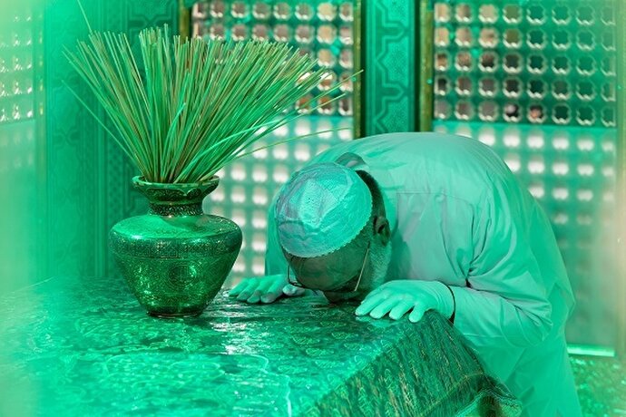 حضرت امام علی رضا(ع) کے روضہ منورہ کی صفائی