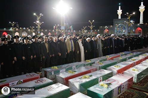 حرم امام رضا(ع)  میں ملکی سلامتی کے دفاع میں شہید ہونے والوں کی تشیع جنازہ