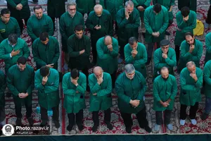 آیین اهتزاز پرچم عزای گنبد مطهر حرم حضرت معصومه(س)