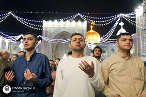 اقامه نماز صبح قبل از شروع سال نو در حرم مطهر رضوی