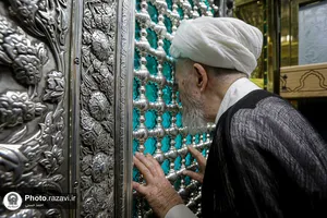 تشرف آیت&zwnj;الله جعفر سبحانی به حرم مطهر رضوی