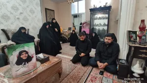 دیدار صمیمانه خادمیاران رضوی با خانواده شهیده فاطمه صالحی به مناسبت هفته خبرنگار/ عکس و فیلم