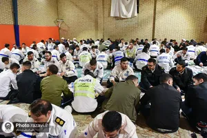 توزیع افطاری حرم مطهر رضوی به کارکنان پلیس راهور مشهد