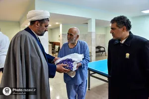 توزیع غذای متبرک حضرت در آسایشگاه جانبازان