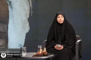 شب شعر ذره و خورشید