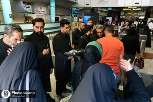 استقبال از زائرین دهه آخر صفر در پایانه مسافری مشهد