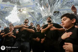 حال و هوای حرم مطهر رضوی در شب تاسوعای حسینی