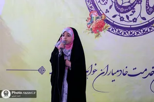 اهدای نشان خادمیاران خواهر رواق کودک
