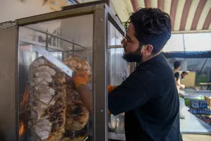 خدمت رسانی به زائران اربعین حسینی