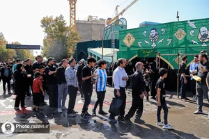 موکب خدمت رسانی جوانان رضوی در خیابان امام رضا علیه&zwnj;السلام
