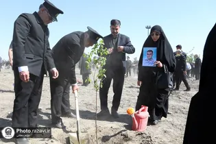خدام حرم مطهر رضوی به پویش ملی نهال امید پیوستند