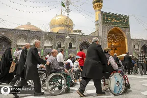 تشرف جمعی از جانبازان ۷۰ درصد آسایشگاه امام خمینی(ره) مشهد به حرم مطهر رضوی