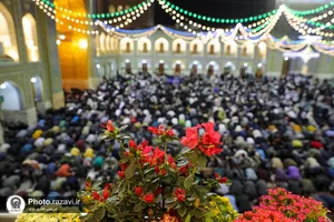 اقامه نماز صبح قبل از شروع سال نو در حرم مطهر رضوی