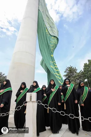 اهتزاز پرچم رضوی در تهران و بوشهر