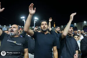 عزاداری زائران عرب زبان در حرم مطهر رضوی