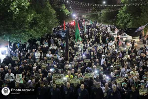 اجتماع زائران و مجاوران رضوی در شب شهادت حضرت جوادالائمه علیه السلام