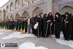 تشرف جمعی از نابینایان به حرم مطهر رضوی