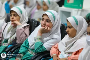 نشست نقد و بررسی کتاب &laquo;رهایم نکن&raquo;