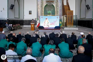 غبارروبی مزار شهدای مدفون در حرم مطهر رضوی