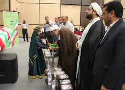 مراسم بزرگداشت هفته ملی جمعیت با تبرک پرچم رضوی در دشتستان برگزار شد