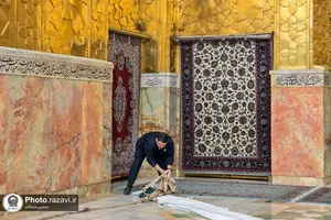 نصب کتیبه&zwnj;های نیمه شعبان در حرم مطهر رضوی