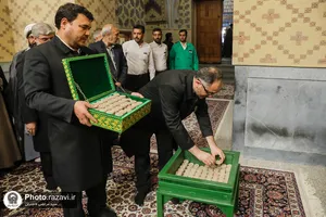 جایگزینی مُهر تربت کربلا با مهرهای قدیمی حرم مطهر رضوی