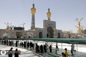 نصب سایه&zwnj;بان موقت در صحن پیامبر اعظم (ص) حرم مطهر رضوی