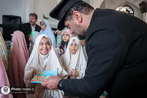 نماز جماعت دختران تازه مکلف خانواده&zwnj;های فراجا در حرم مطهر رضوی