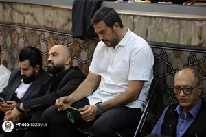 خدمت جمعی از ورزشکاران در چایخانه حضرت