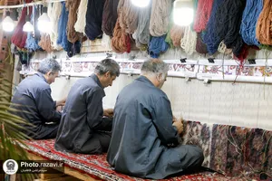 بازدید کارکنان حرم مطهر از شرکت فرش آستان قدس رضوی