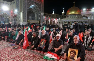همدانی‌ها در حرم رضوی به سوگ پیامبر (ص) و کریم اهل‌بیت (ع) نشستند