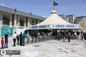 پذیرایی از زائران بارگاه منور رضوی توسط هیئت حضرت نرجس(س) عراق-2