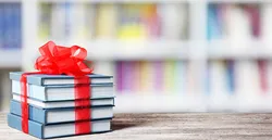 اهدای ۴۰۰ جلد کتاب از سوی کانون کتاب‌خوانی البرز به جامعه المصطفی